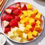 Bunte Snackplatte mit Früchten