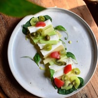 Here are the three ALT texts for the "Emerald Isle Greenscape" salad photo: